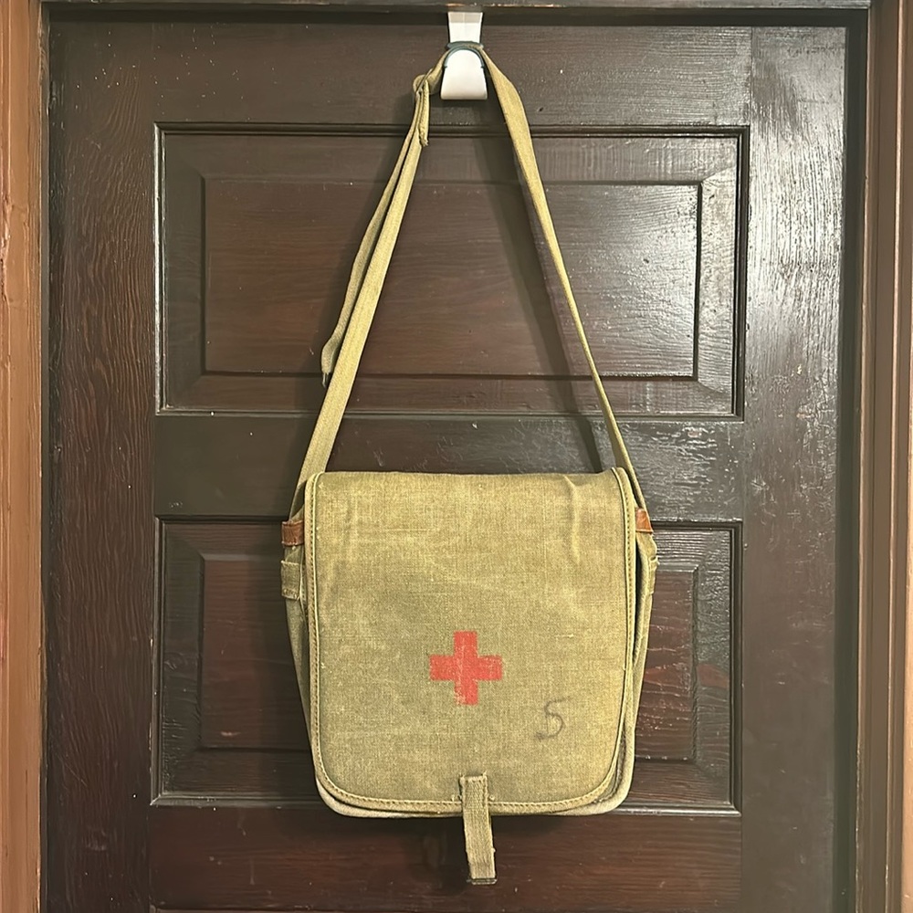 Vintage Army combat messenger bag.